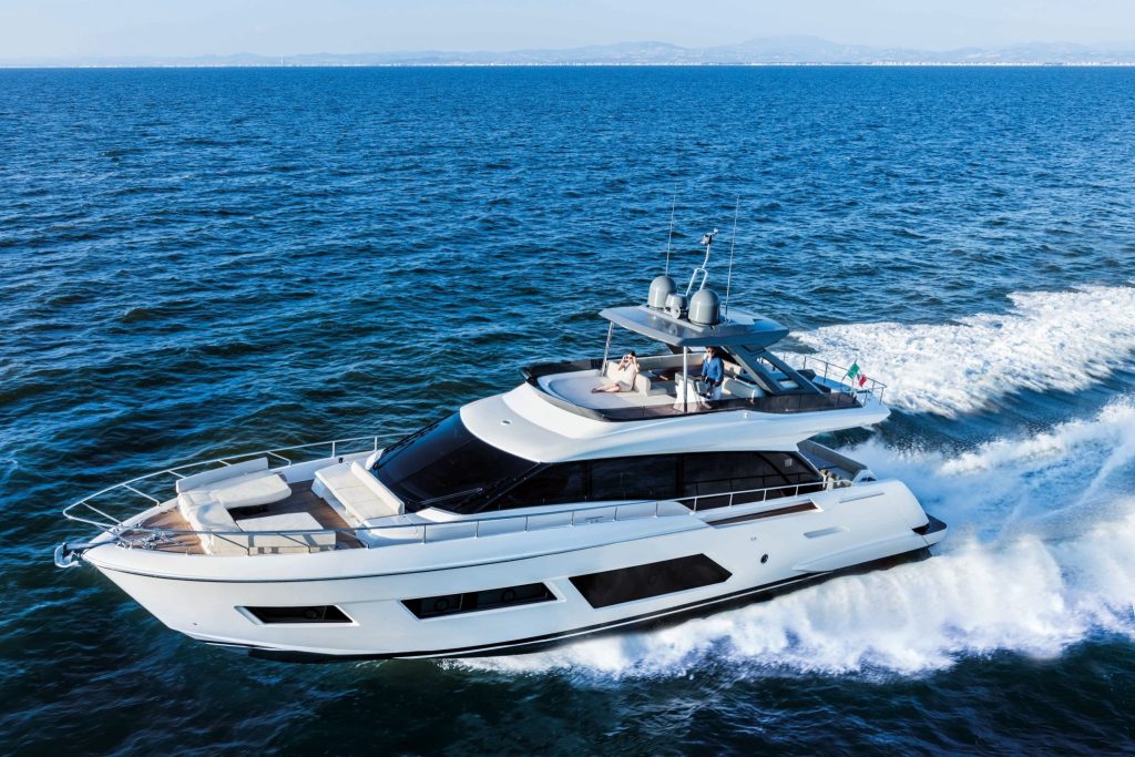 Charter barche ad Amalfi, la giornata in yacht con skipper e marinaio